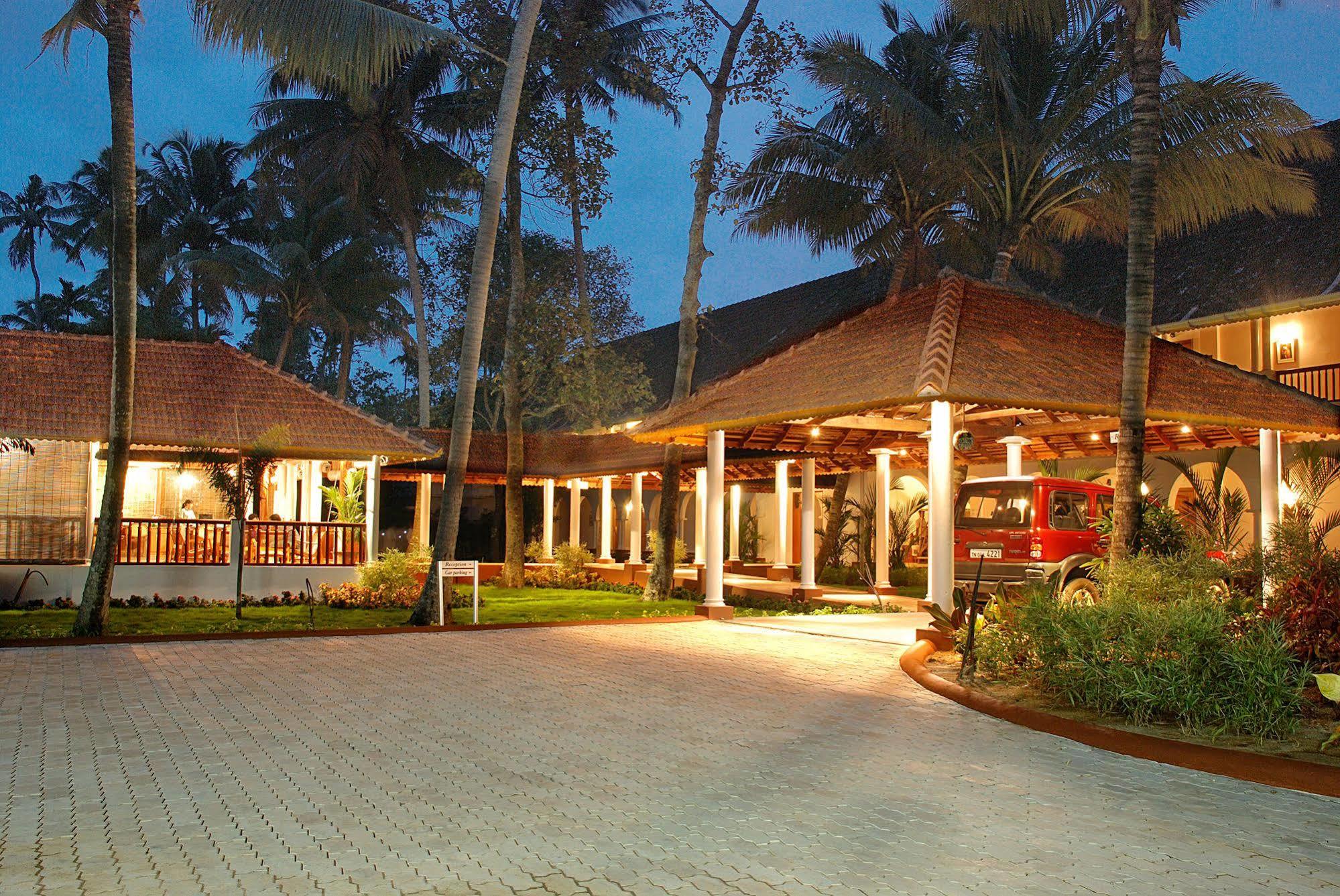Lemon Tree Vembanad Lake Resort, Kerala Alappuzha Exterior photo